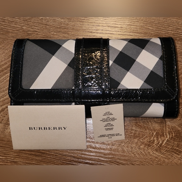 Burberry Handbags - Burberry Monochrome Plaid Wallet. NWOT